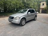Mercedes-Benz ML 430 Benzin  2001. 219000 km - Mercedes-Benz ML 430 mit Benzin-Antrieb