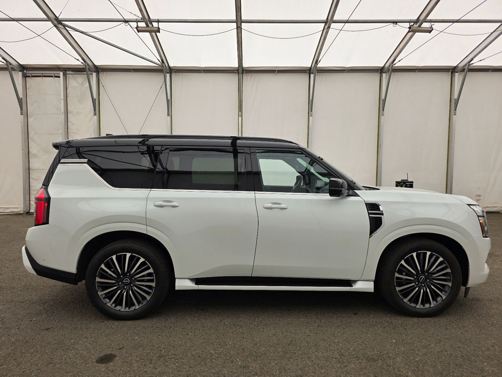 Fahrzeugabbildung Nissan Armada PLATINUM RESERVE T1: 85.000 EURO Stock!