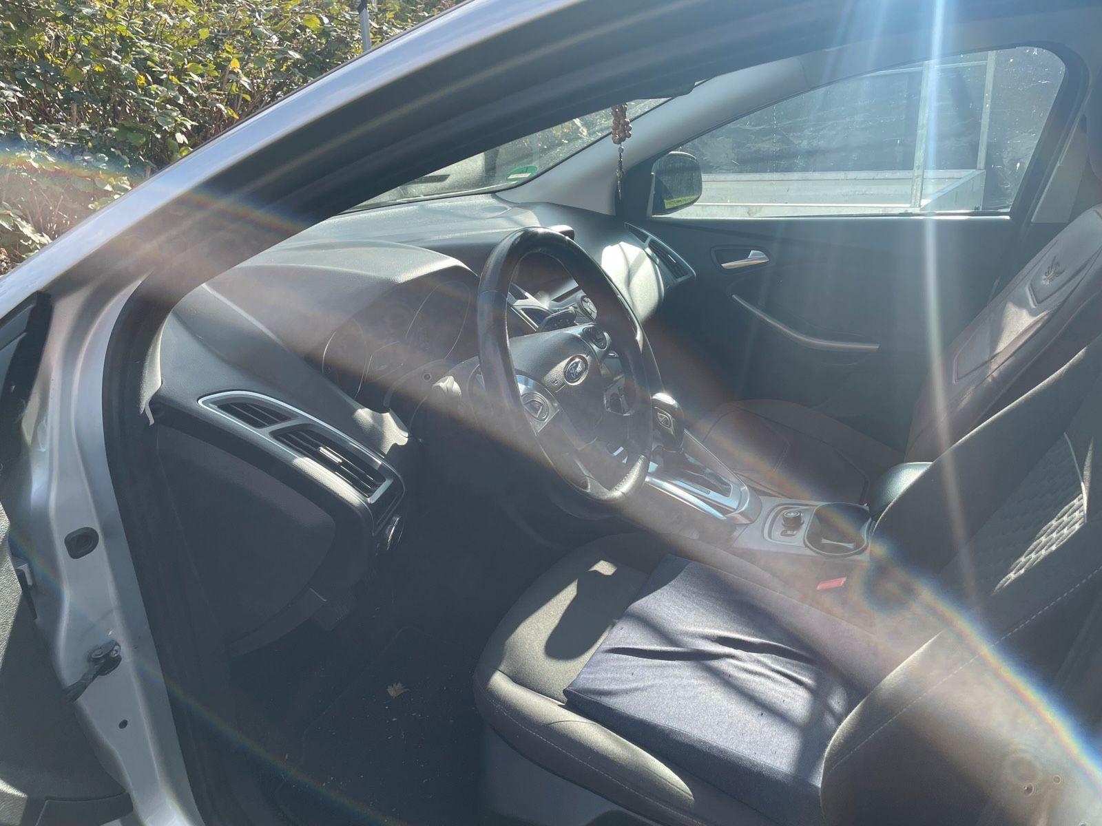 Ford Focus 2012 — photo 8