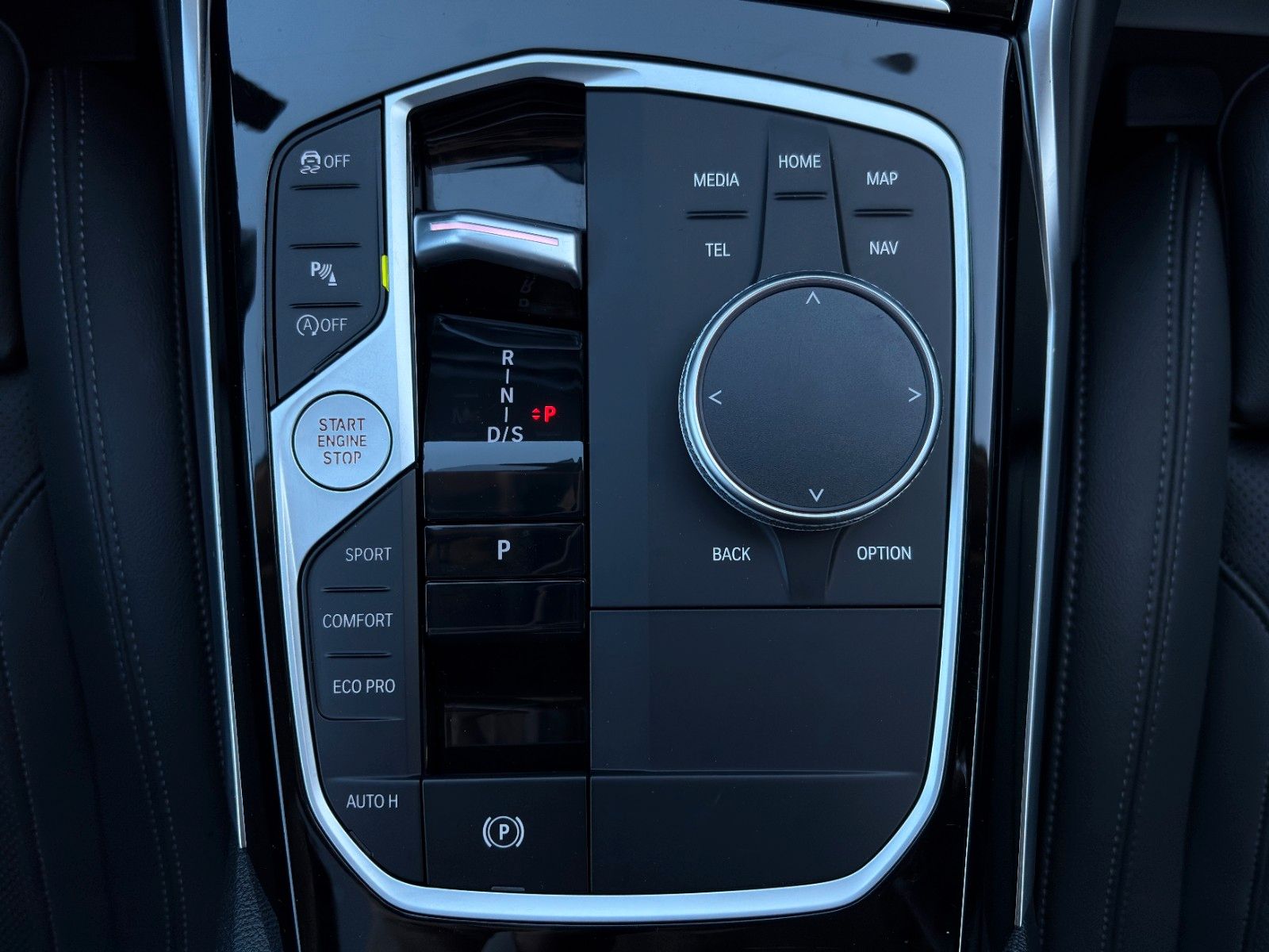 Fahrzeugabbildung BMW 330i Touring LEDER AKUSTIK PANO LED HiFi CarPlay