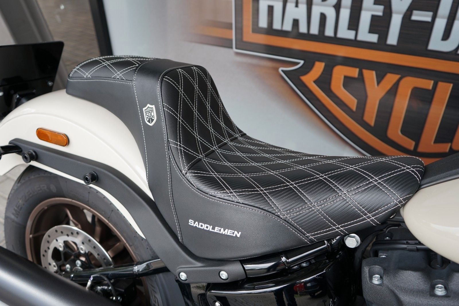 Fahrzeugabbildung Harley-Davidson Low Rider S FXLRS mit Saddlemen