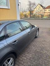 Audi A4 Limousine 40 TFSI S tronic  - Audi A4 mit Benzin-Antrieb: Grau, Alcantara, mit Apple Carplay