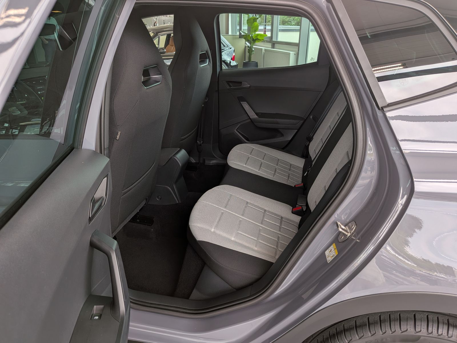 Fahrzeugabbildung SEAT Arona 1.5 TSI FR-LINE Black AHK*ACC*KAMERA*LED