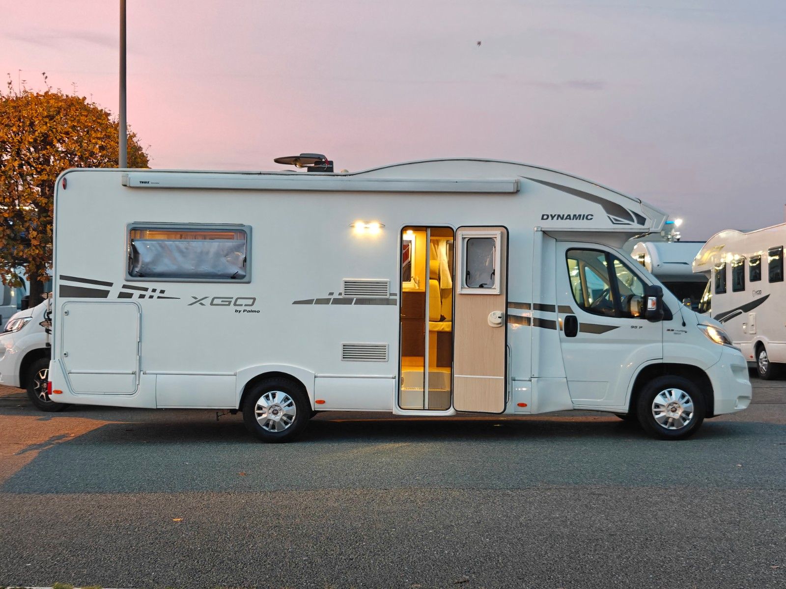 Fahrzeugabbildung XGO Dynamic 95 P - Autom. SAT, TV, Einzelbetten -