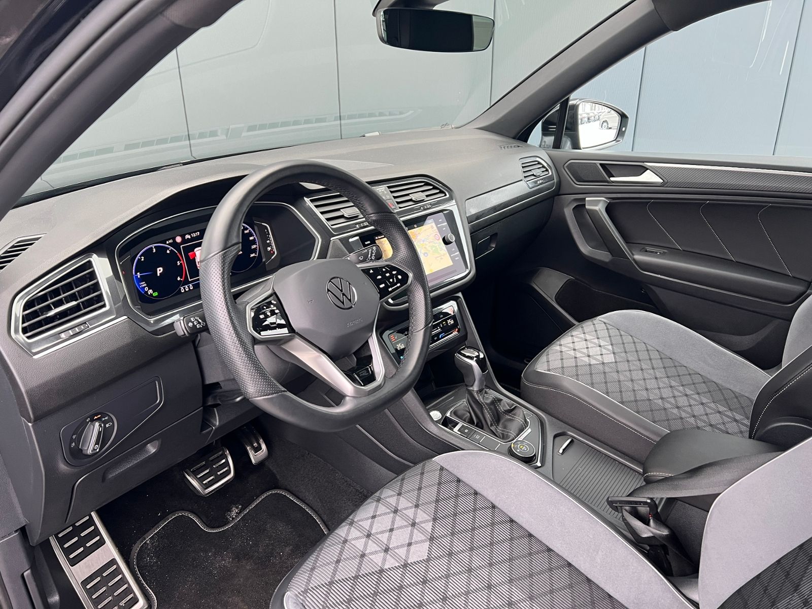 Fahrzeugabbildung Volkswagen Tiguan Allspace R-Line 2.0 TDI DSG 4MOTION *AHK,