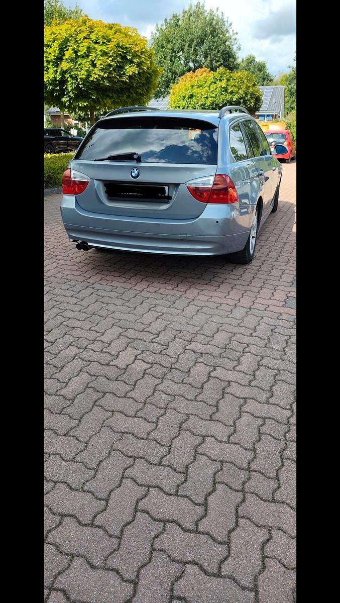 BMW 325 2006 — rear view