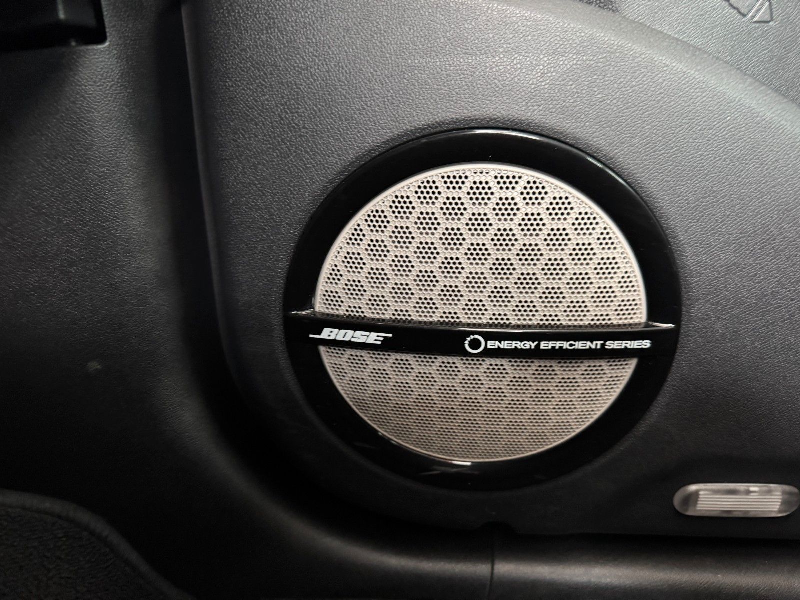 Fahrzeugabbildung Renault Scenic III BOSE Edition Autom. Navi/Panorama