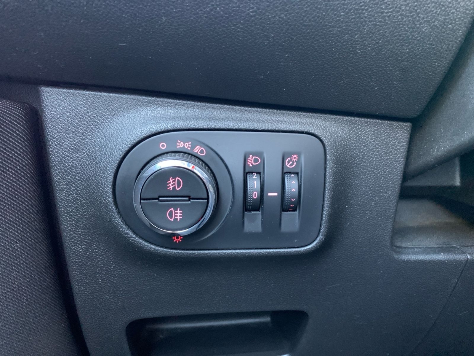 Fahrzeugabbildung Opel Corsa 1.4 Edition Allwetter