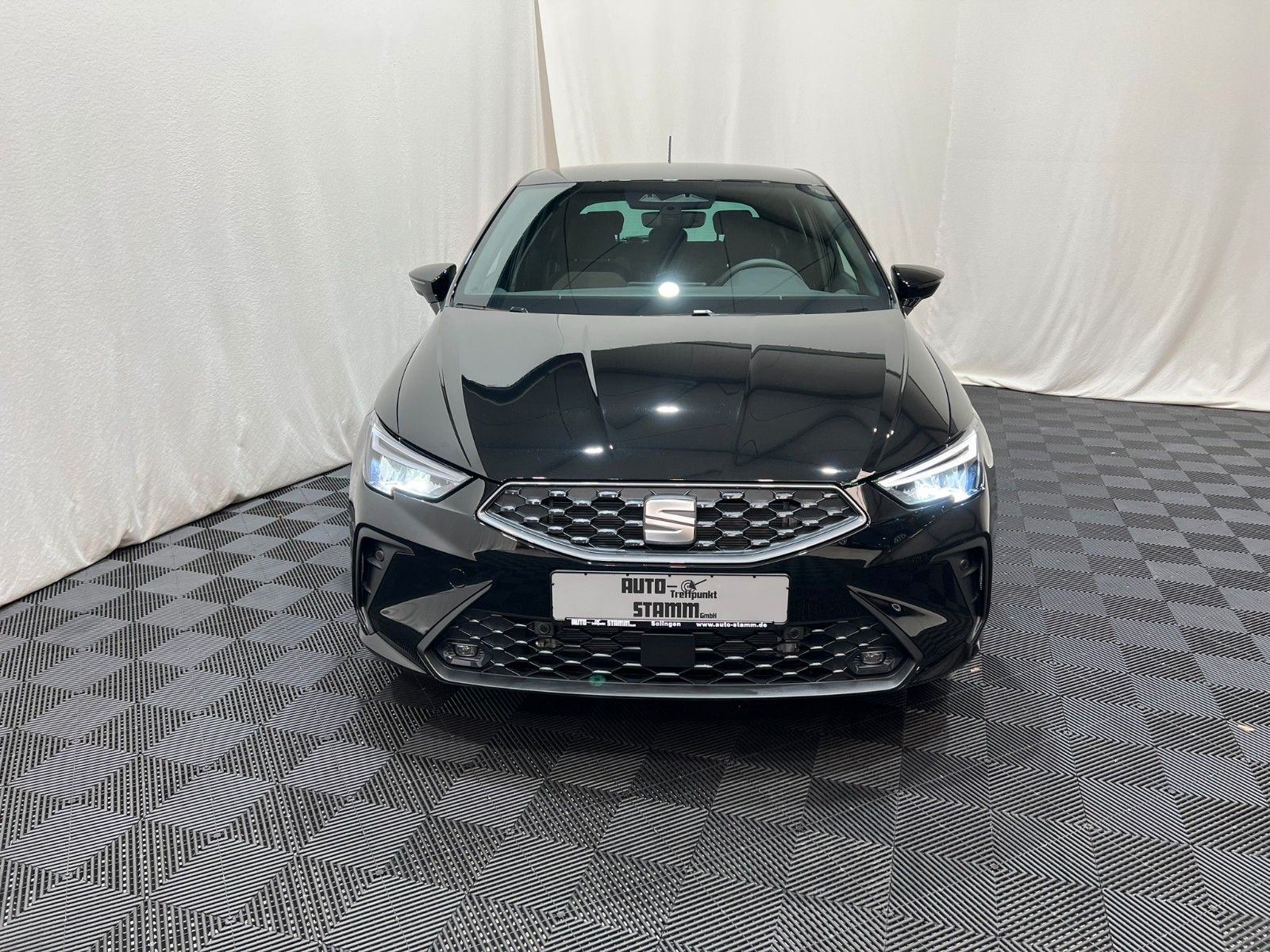 Fahrzeugabbildung SEAT Ibiza 1.0 TSI 85kW FR DSG 18"ALU