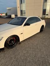 BMW E93 330i - BMW 330 aus 2007: 330i