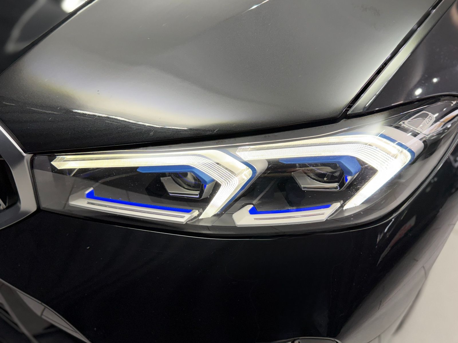 Fahrzeugabbildung BMW 320i Touring M Sport|HIFI|RF-CAM|ACC