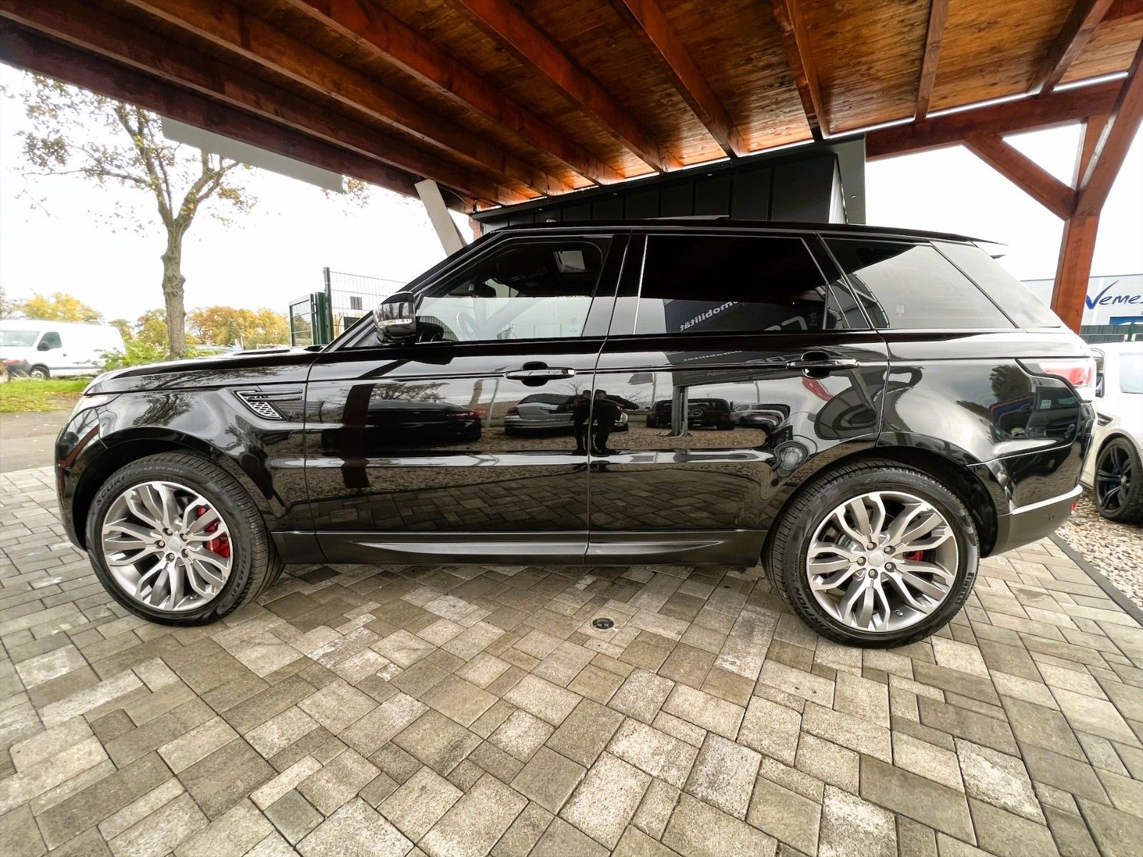 Fahrzeugabbildung Land Rover Range Rover Sport 4.4 V8 HSE Dynamic *Head-Up*