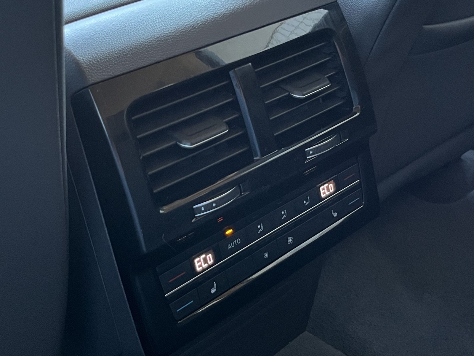 Fahrzeugabbildung Volkswagen Touareg R-Line "Exterieur Black Style" Atmospher
