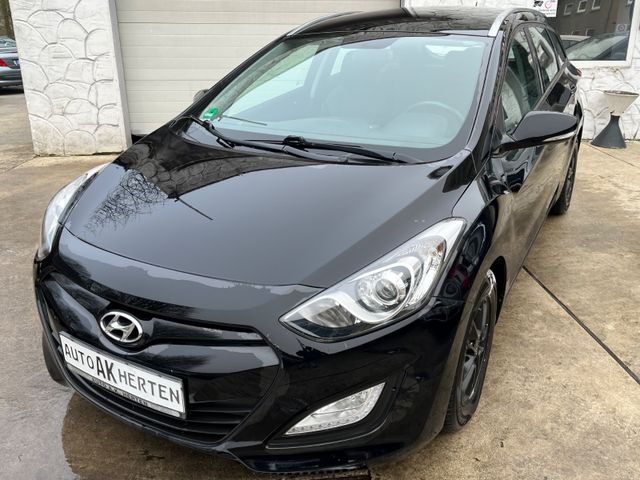 Hyundai i30 cw Trend * Euro 5 * Parkhilfe * Alu *