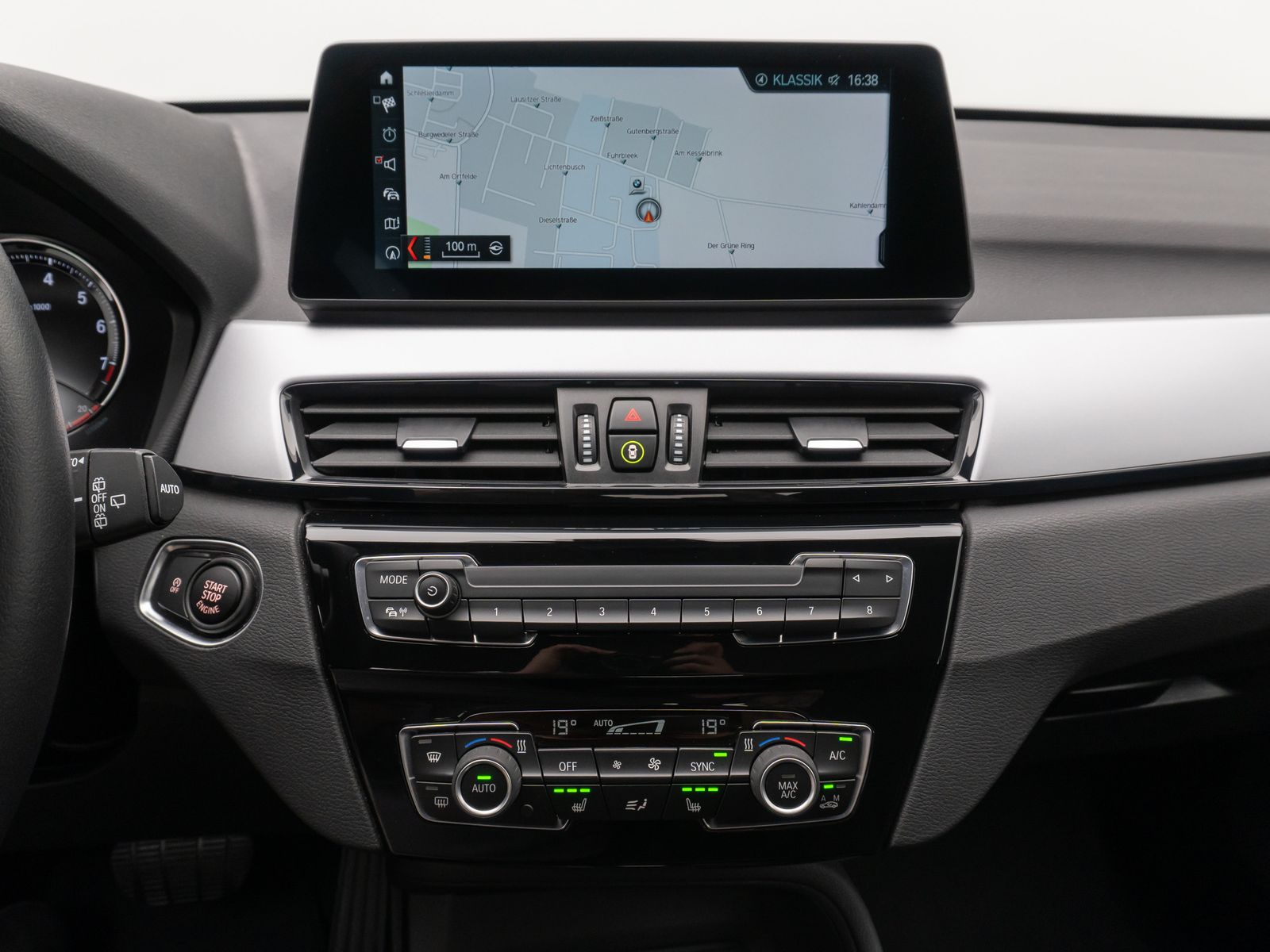 Fahrzeugabbildung BMW X1 sD18i HUD DAB Memory Alarm ParkAss Sportzitz