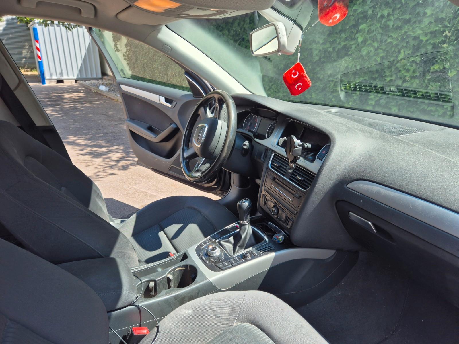 Audi A4 2009 — photo 8