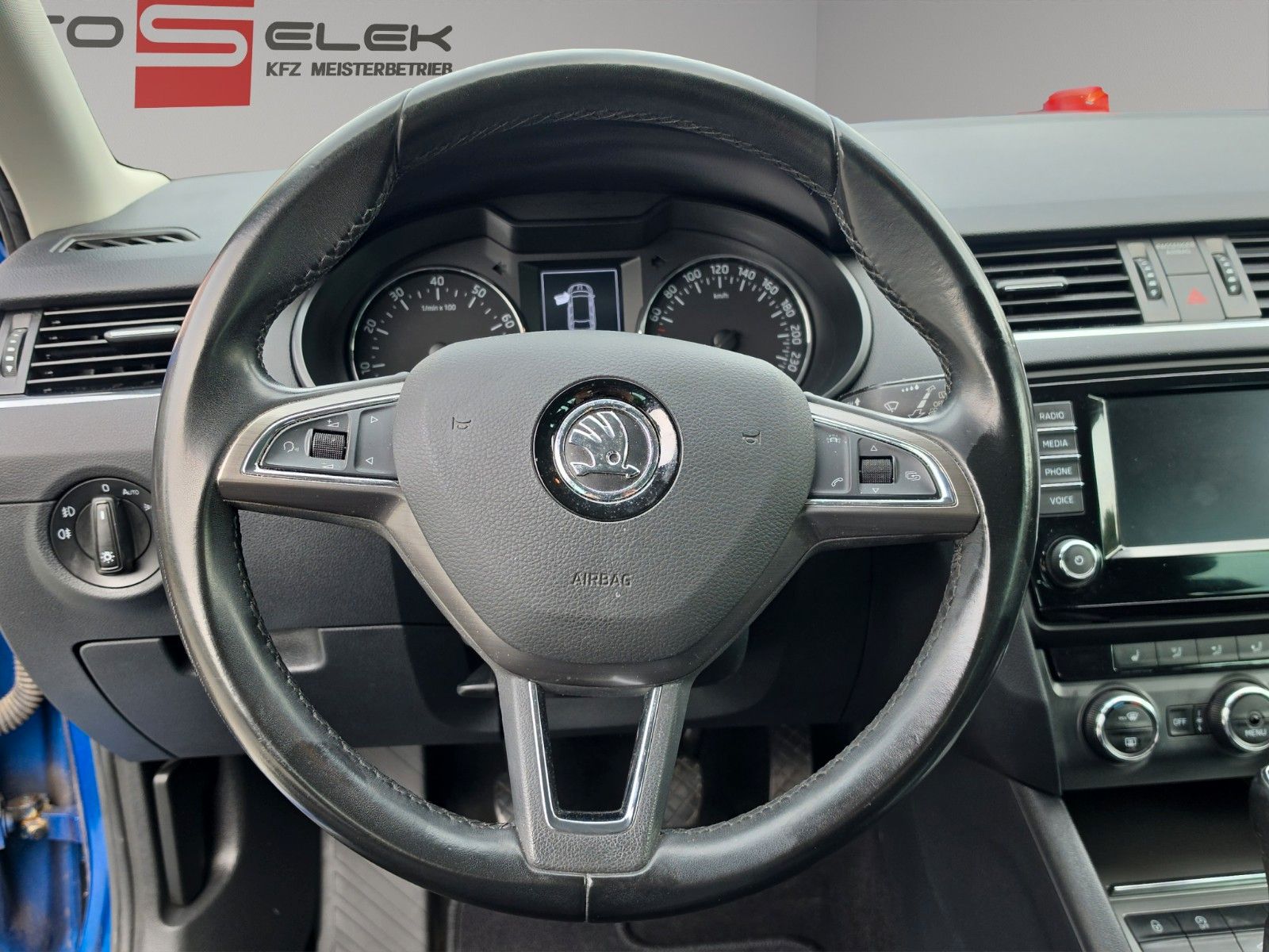 Fahrzeugabbildung SKODA Octavia Combi Ambition Apple CarPlay und Android