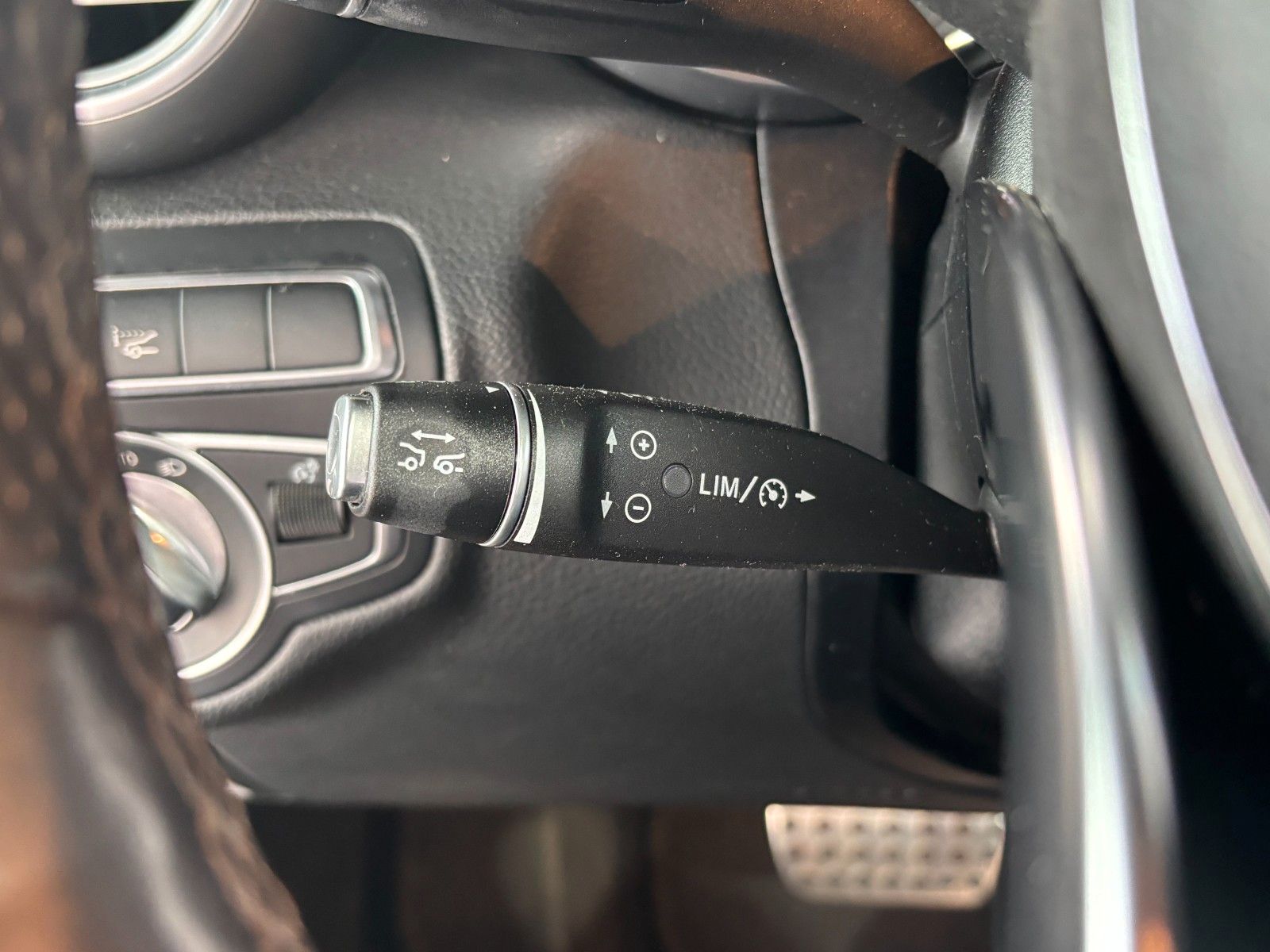 Fahrzeugabbildung Mercedes-Benz C 63 AMG Cabrio*Burmester*Ambiente*HUD*S-Auspuff