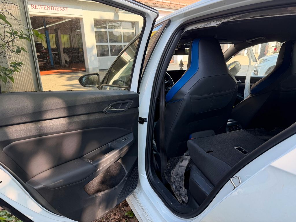 VW Golf VIII R/PERFORMANCE/IQ LIGHT/NAPPA VW Golf VIII R/PERFORMANCE/IQ LIGHT/NAPPA