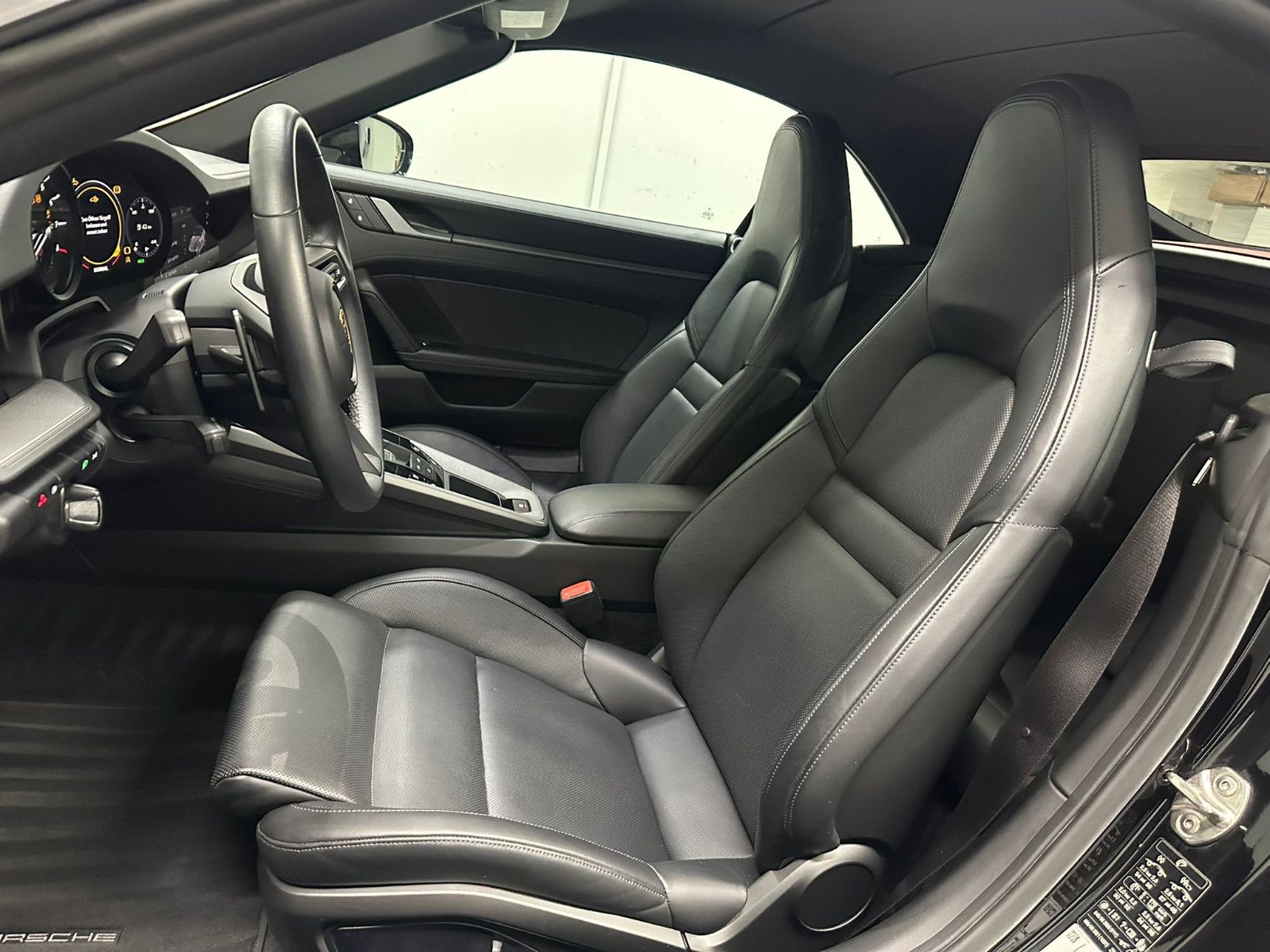 Fahrzeugabbildung Porsche 992 Carrera Cabriolet *SPORT-CHRONO*