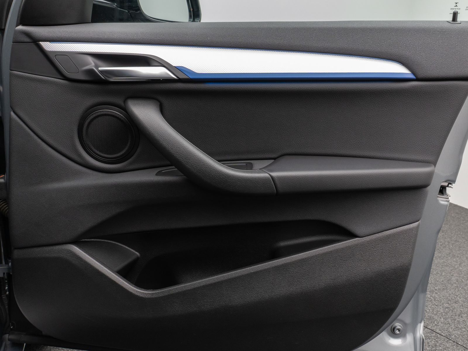 Fahrzeugabbildung BMW X2 xD25e M Sport HUD DAB HiFi LED Alarm 20Zoll