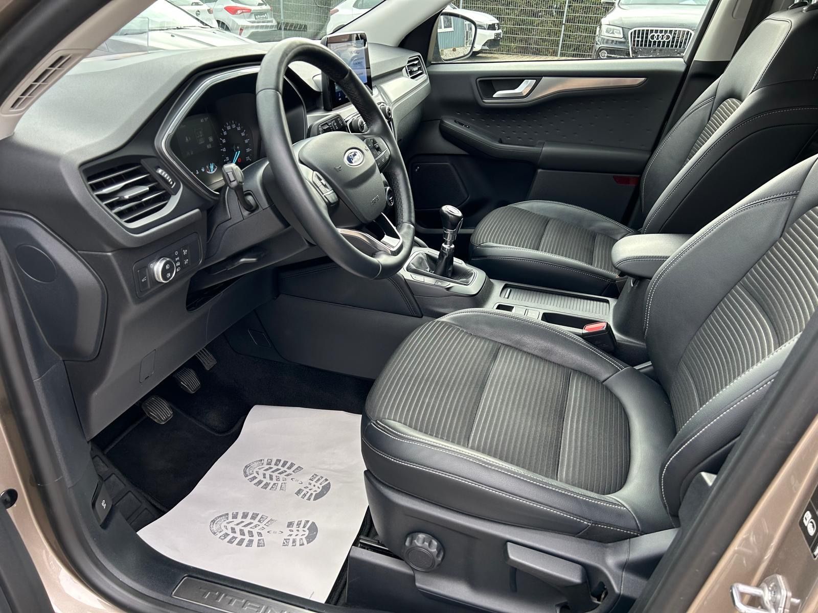 Fahrzeugabbildung Ford Kuga Titanium°LED°AHK°HeadUp°Winterpaket°Kamera