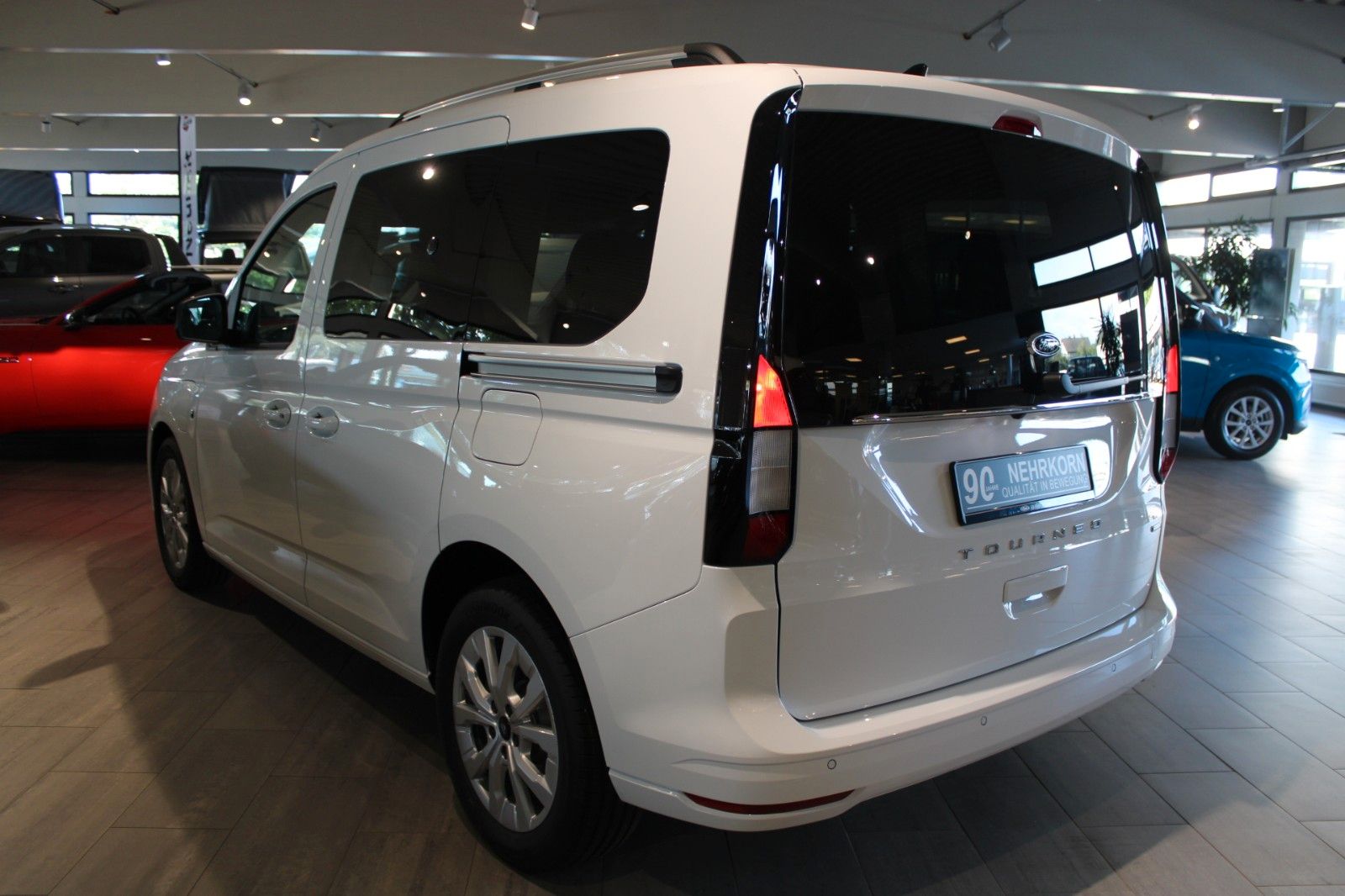 Fahrzeugabbildung Ford Tourneo Connect PHEV Titanium LED IAAC WinterP.