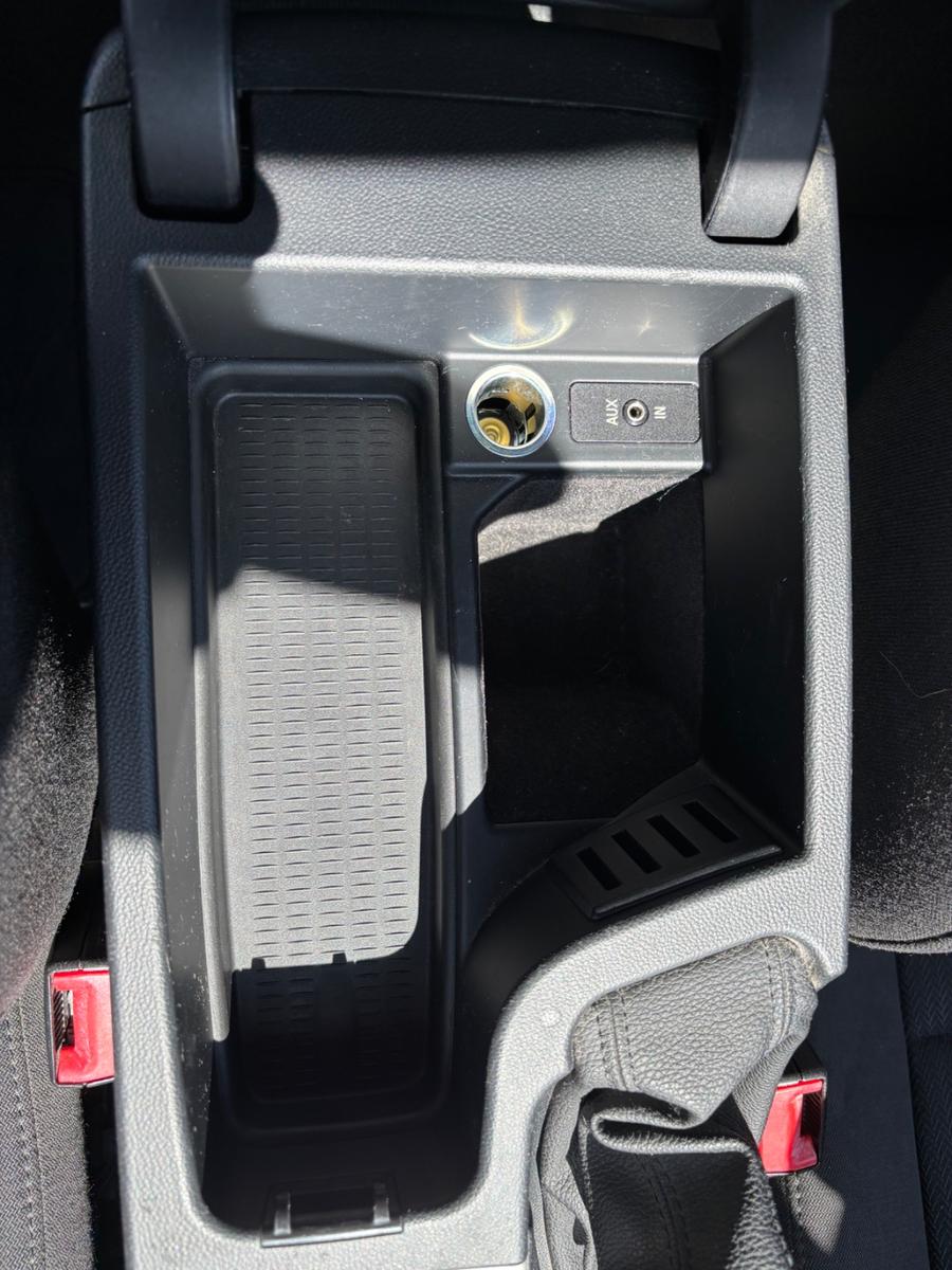 BMW 318 2009 — photo 9