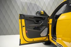 Urus 4.0 V8 SE YELLOW/BLACK YELLOW PANO B&amp;O