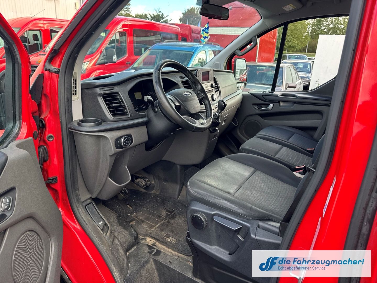 Fahrzeugabbildung Ford Transit Custom Tourneo 320 L1 Trend *EXPORT *26