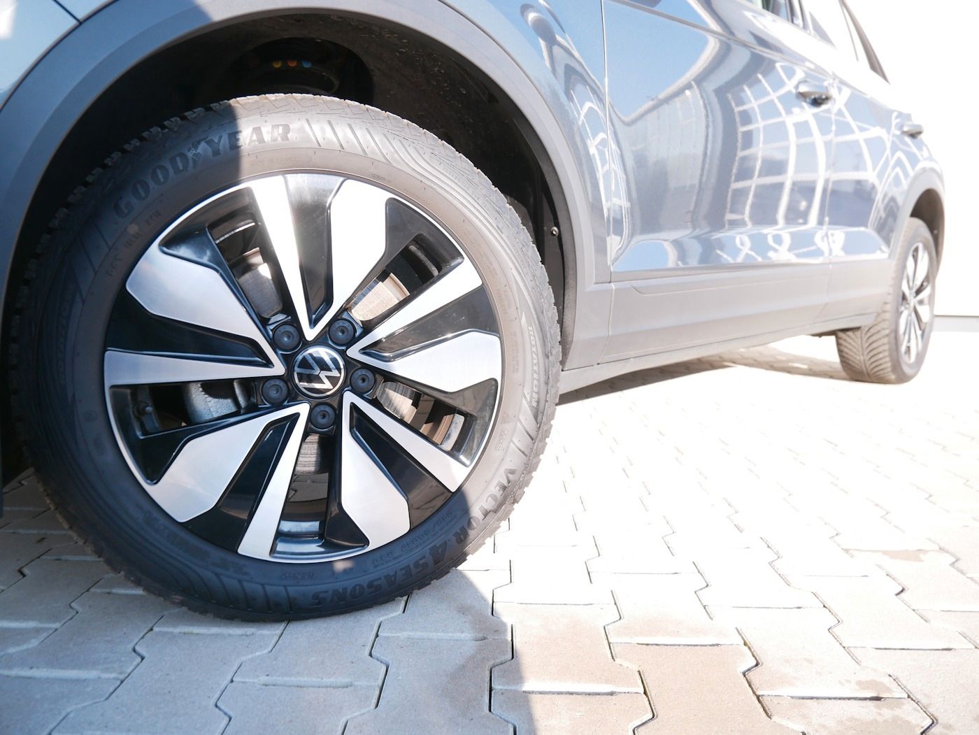 Fahrzeugabbildung Volkswagen T-Roc 1.0 TSI MOVE NEU38T AHK Standheiz ACC SHZ