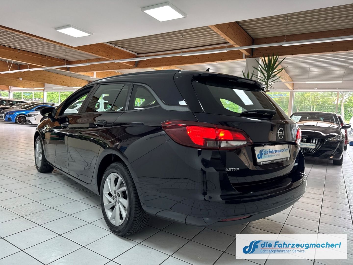 Fahrzeugabbildung Opel Astra K Sports Tourer Edition Start Stop Navi AC