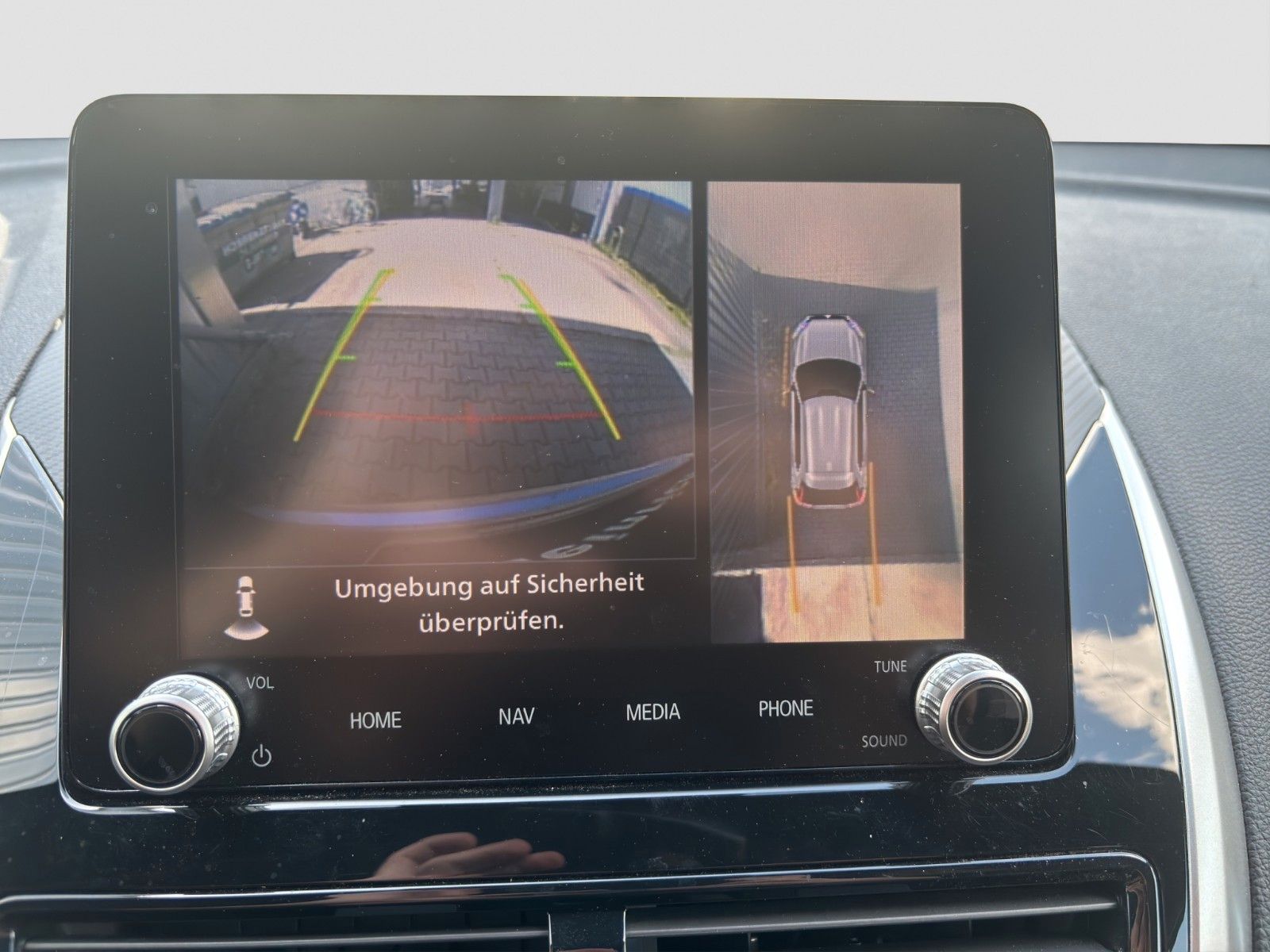Fahrzeugabbildung Mitsubishi Eclipse Cross 2.4 PHEV 4WD Plus mit Intro-Paket