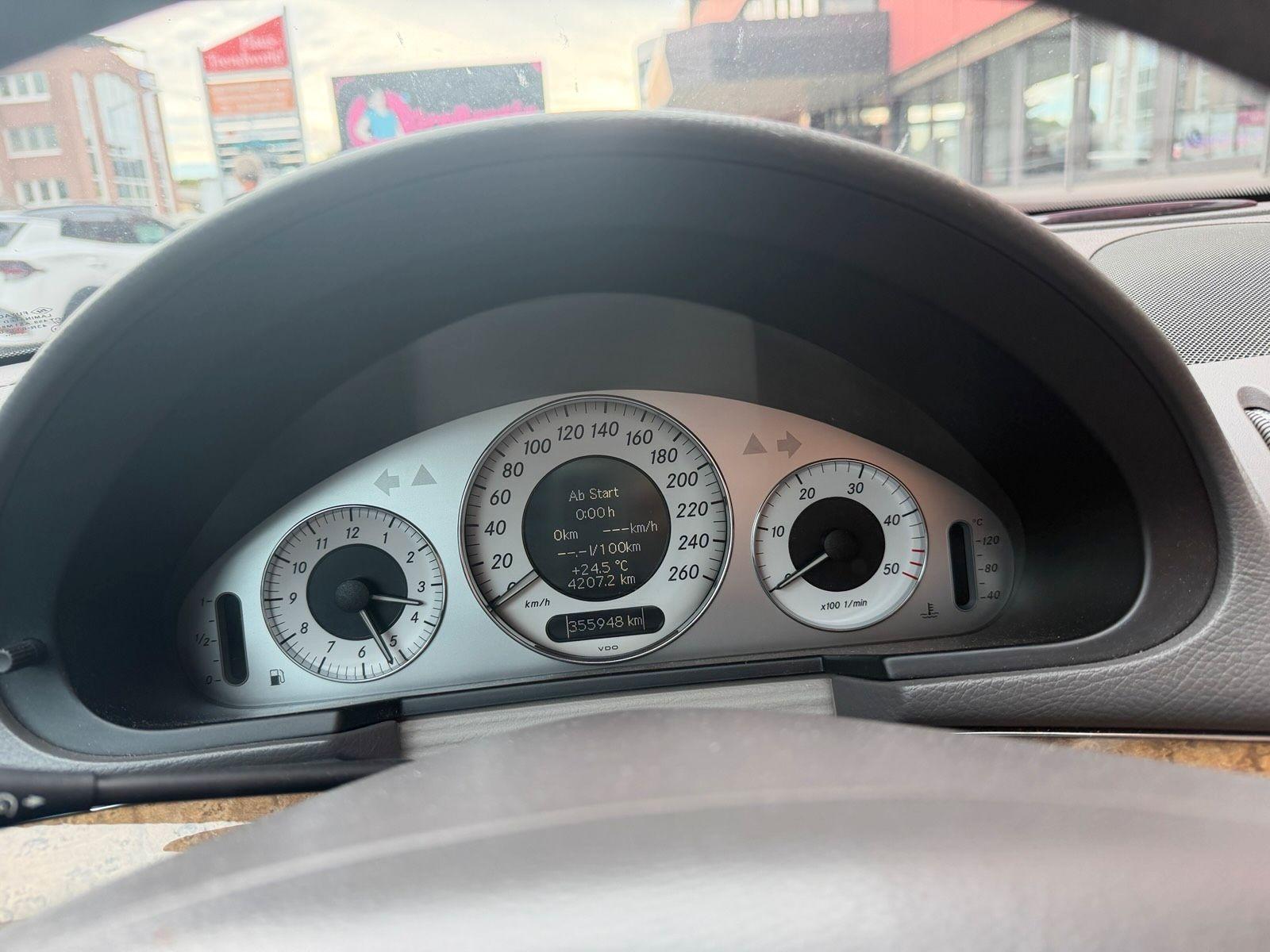 Mercedes-Benz E220 2008 — photo 7