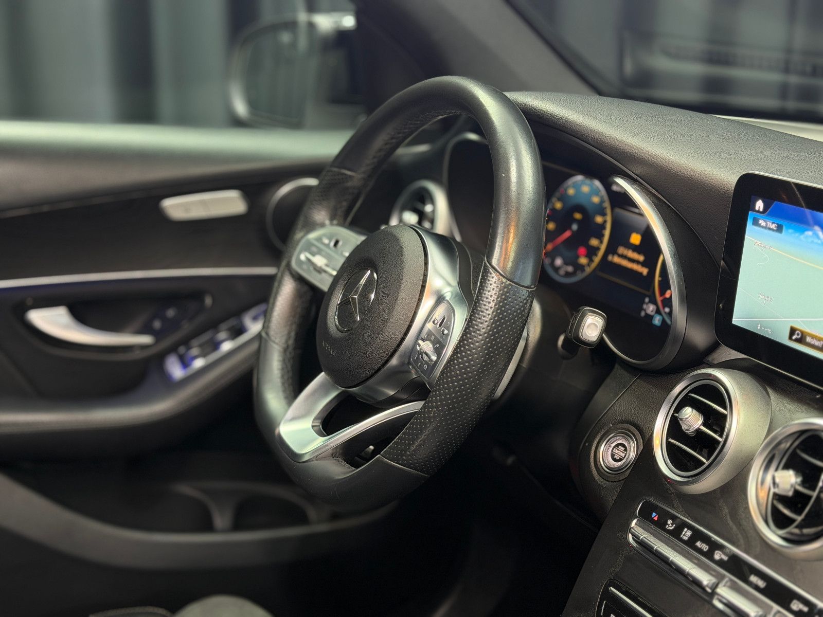 Fahrzeugabbildung Mercedes-Benz GLC 300 d Coupe 4Matic |AMG-LINE|AHK|PANO|LED