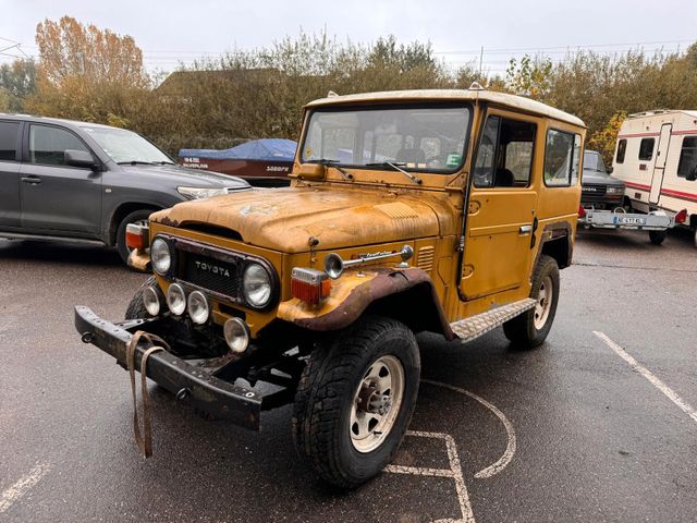 Toyota FJ 40