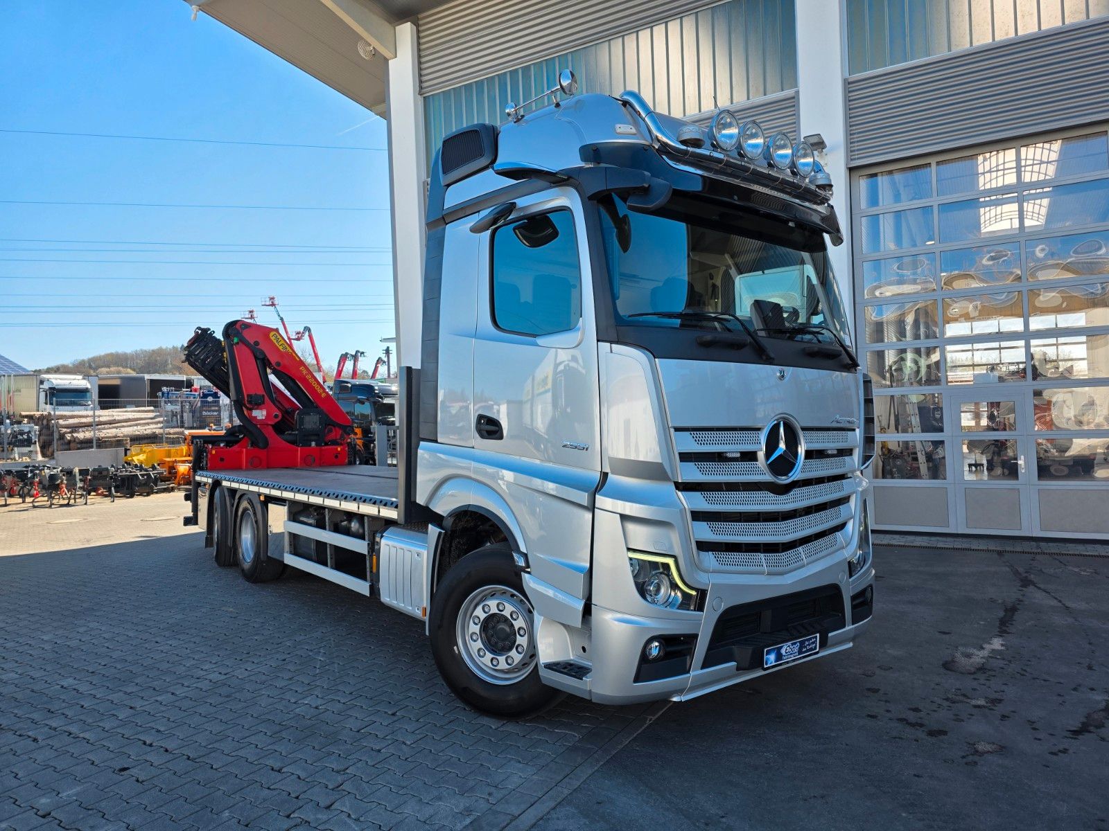 Fahrzeugabbildung Mercedes-Benz Actros 2551 L 6x2 Palfinger PK22002 Funk Solo