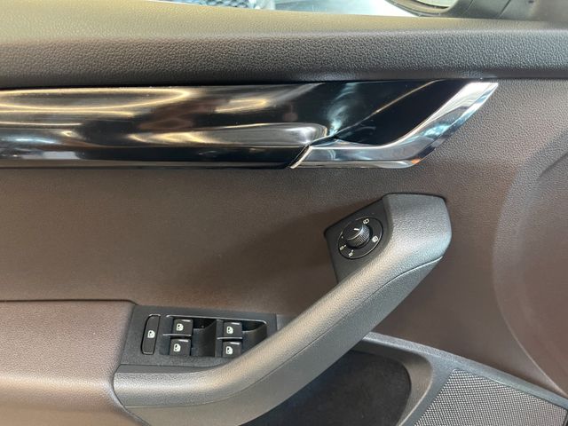 Skoda Octavia Combi L&K 4x4 *BI-XENON*NAVI*PDC*SZHZ*