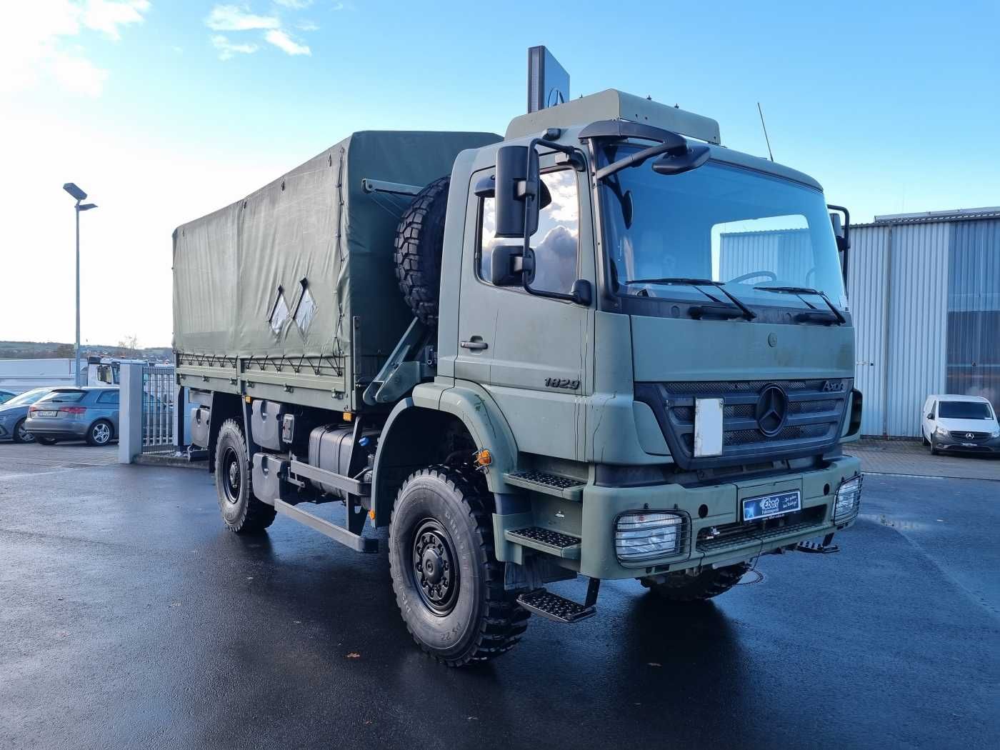 Fahrzeugabbildung Mercedes-Benz Axor 1829 A 4x4 Pritsche/Plane 10 Stück