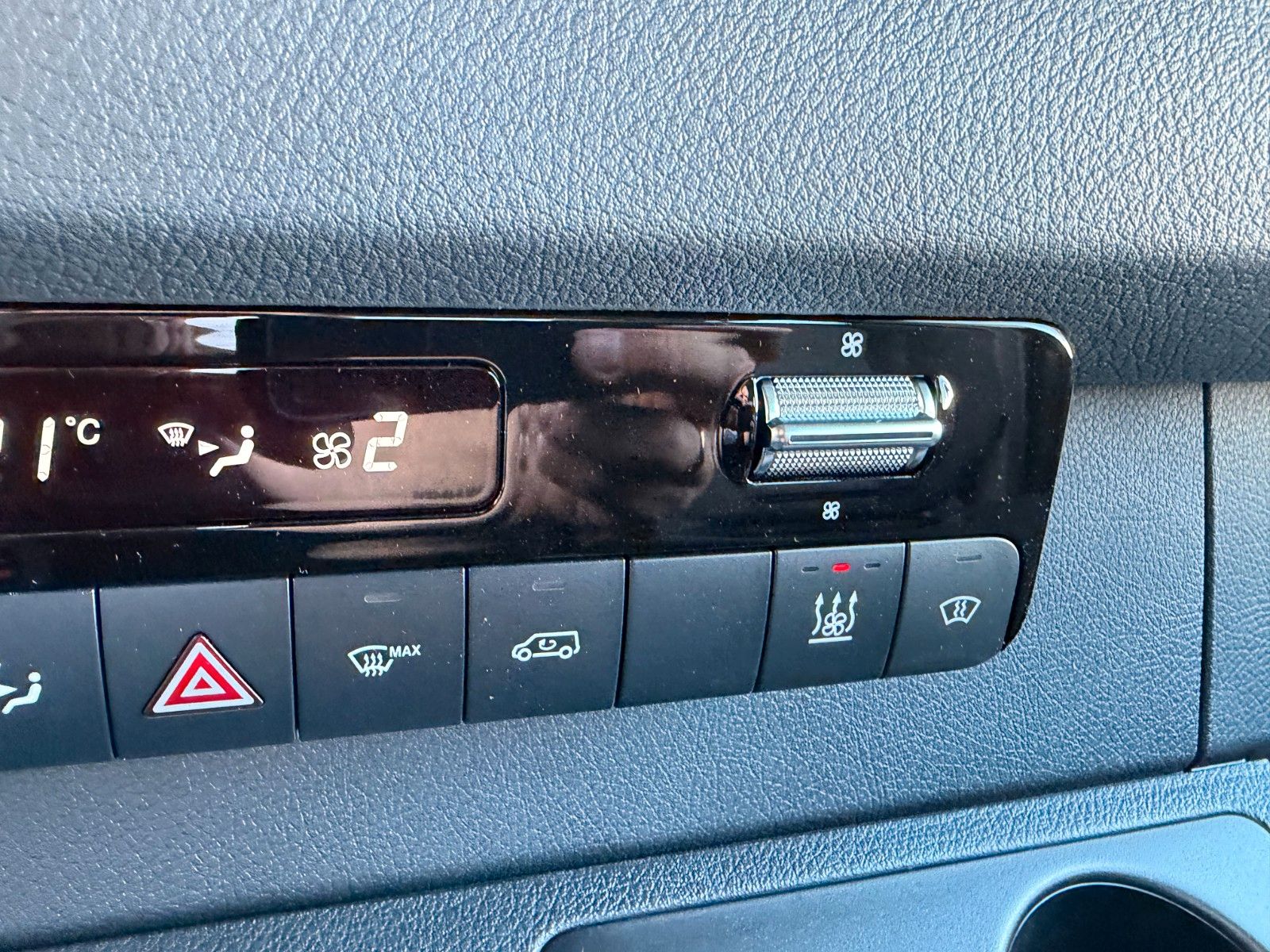 Fahrzeugabbildung Mercedes-Benz Sprinter 515 CDI DoKa 3-Seiten-Kipper