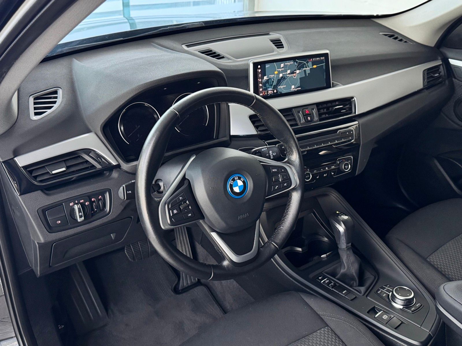 BMW X1 xD25e KAMERA AHK Shz Navi Unfallfrei foto 9
