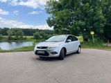 Ford Focus 1,6 Concept Concept - Ford Focus mit Benzin-Antrieb: Limousine, Concept