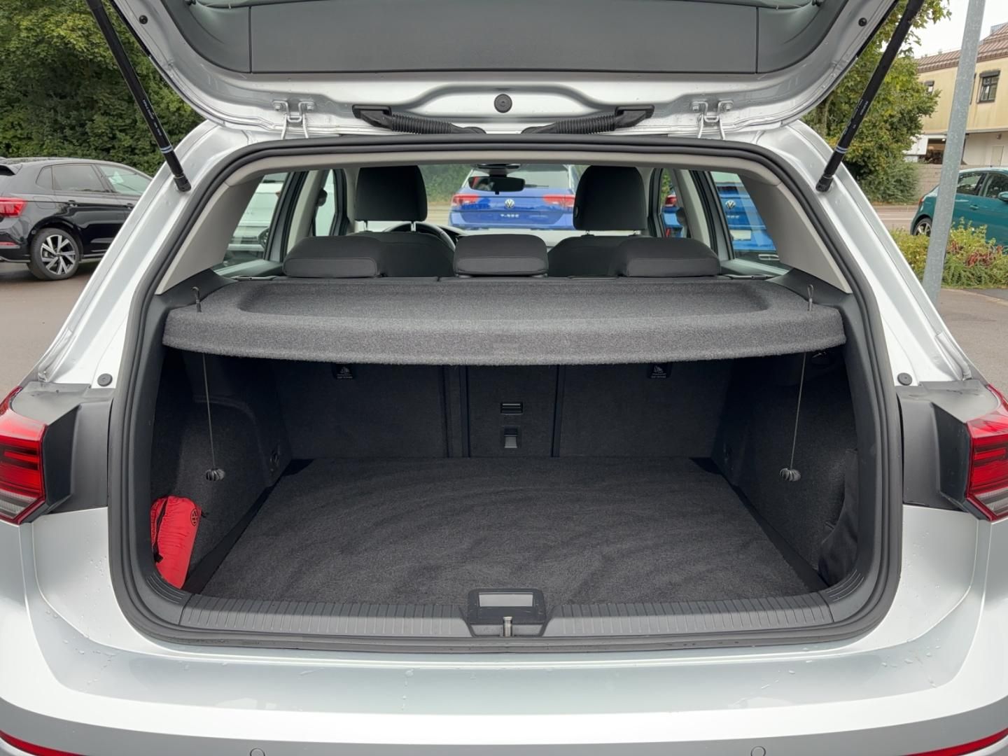 Fahrzeugabbildung Volkswagen Golf Life VIII 1.5 TSI,Navi,ACC,SH,Rückfahrkamer