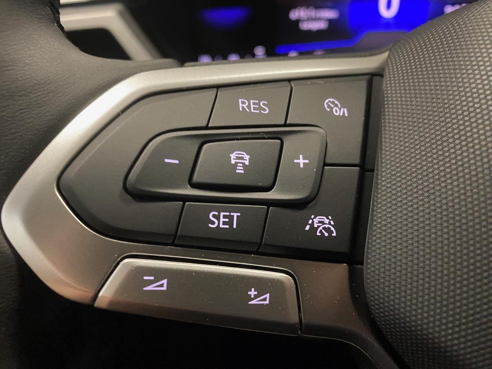 Fahrzeugabbildung Volkswagen Touran 1.5 TSI R-LINE COMFORTLINE DSG+ACC+AHK