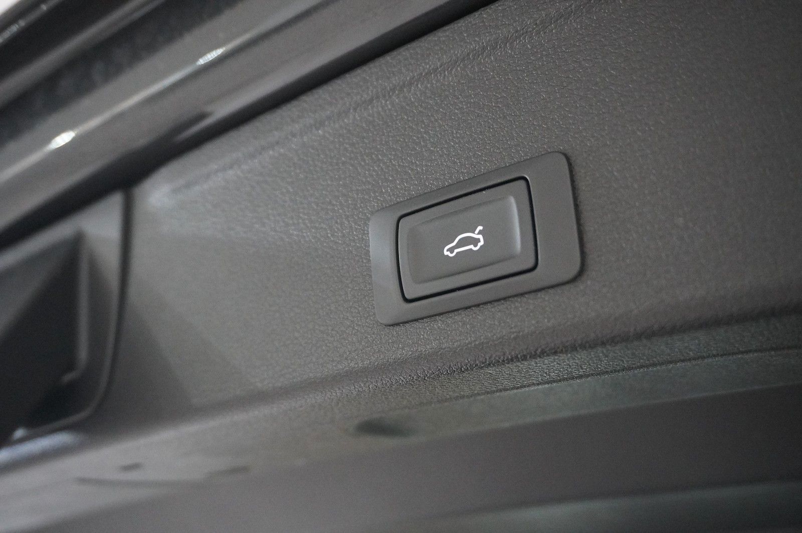 Fahrzeugabbildung Audi A4 Avant 2.0 TFSI ULTRA SPORT NAVI/LED/SHZ/PDC