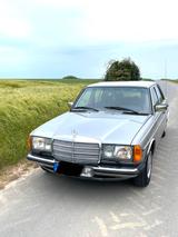 Mercedes-Benz W 123 240 Diesel Automatik HZulassung - Mercedes-Benz 240 mit Diesel-Antrieb: Automatik