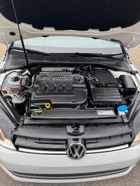 Volkswagen Golf - 8