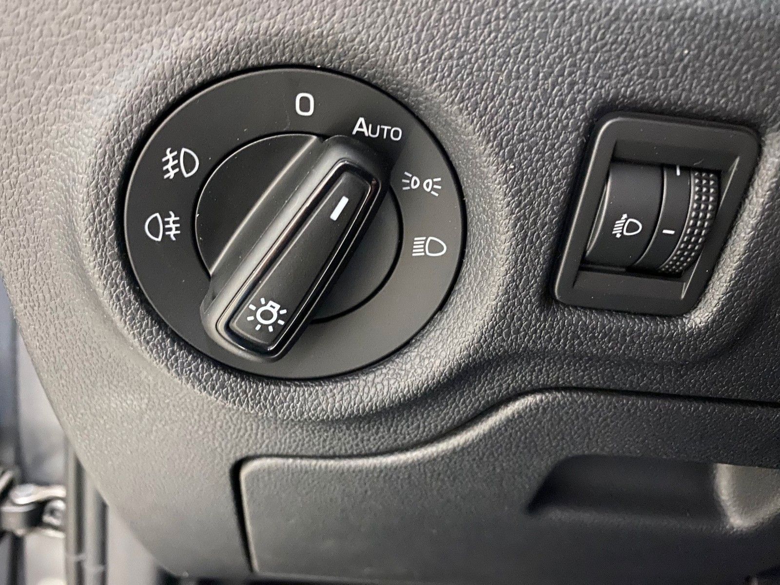 Fahrzeugabbildung SKODA Fabia 1.0l TSI DSG Monte Carlo+bis 2030 GARANTIE