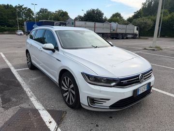 Volkswagen Passat - 4