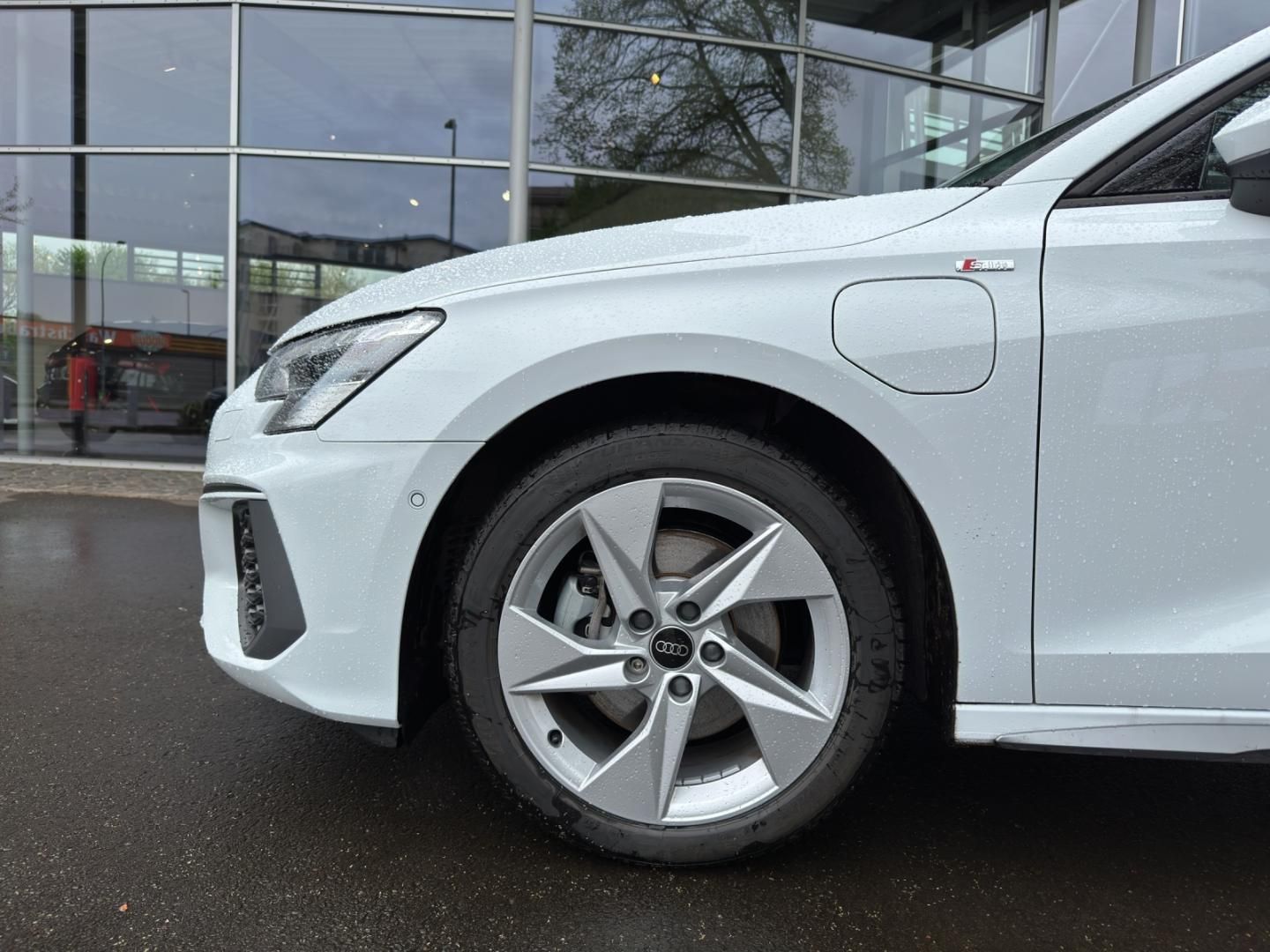 Fahrzeugabbildung Audi A3 Sportback TFSI e S line A3 Sportback 40 TFSI